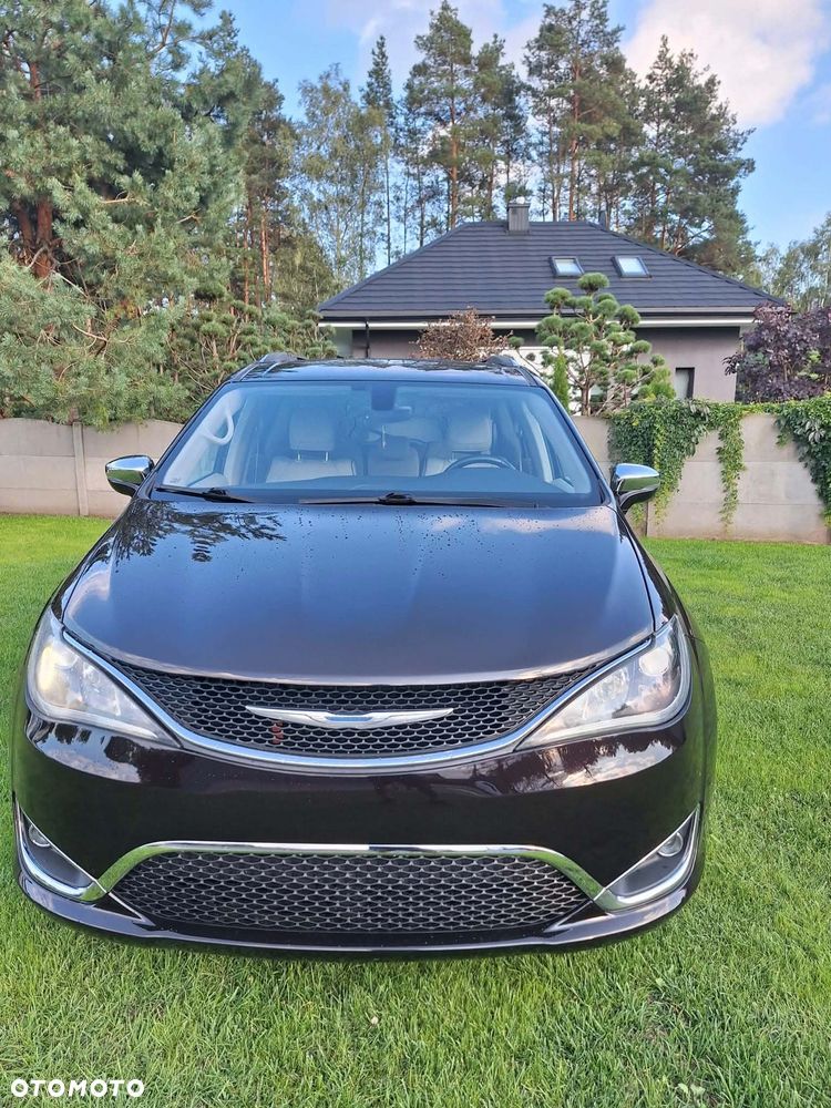 Chrysler Pacifica - 2