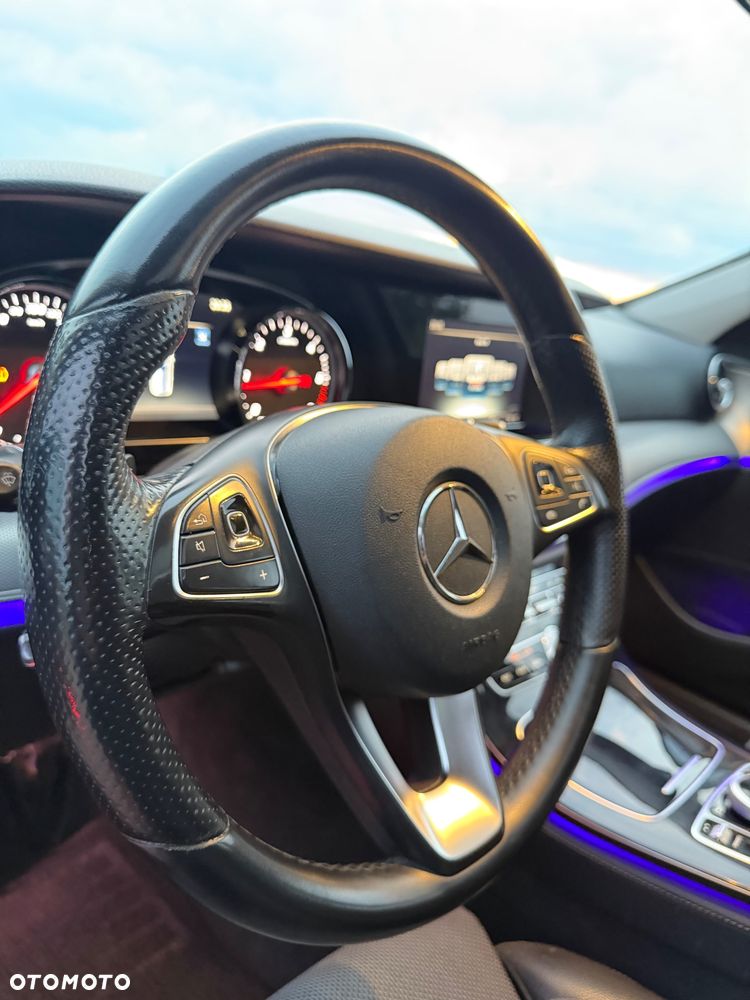 Mercedes-Benz Klasa E 220 d 4-Matic 9G-TRONIC - 24