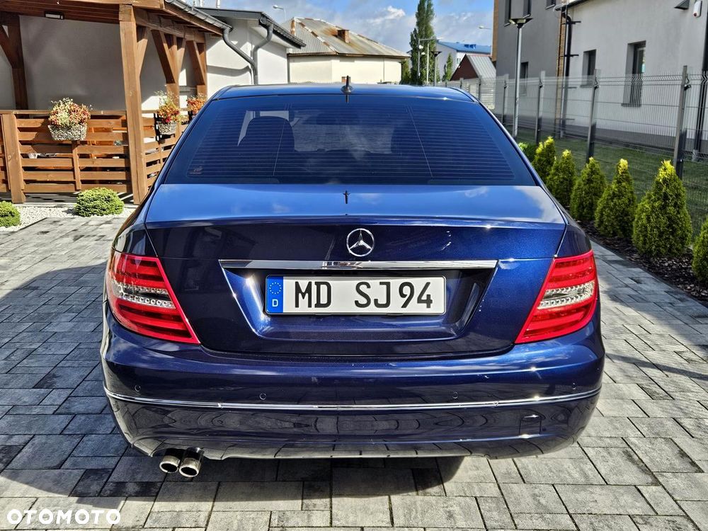 Mercedes-Benz Klasa C 180 CGI BlueEFFICIENCY Avantgarde - 8
