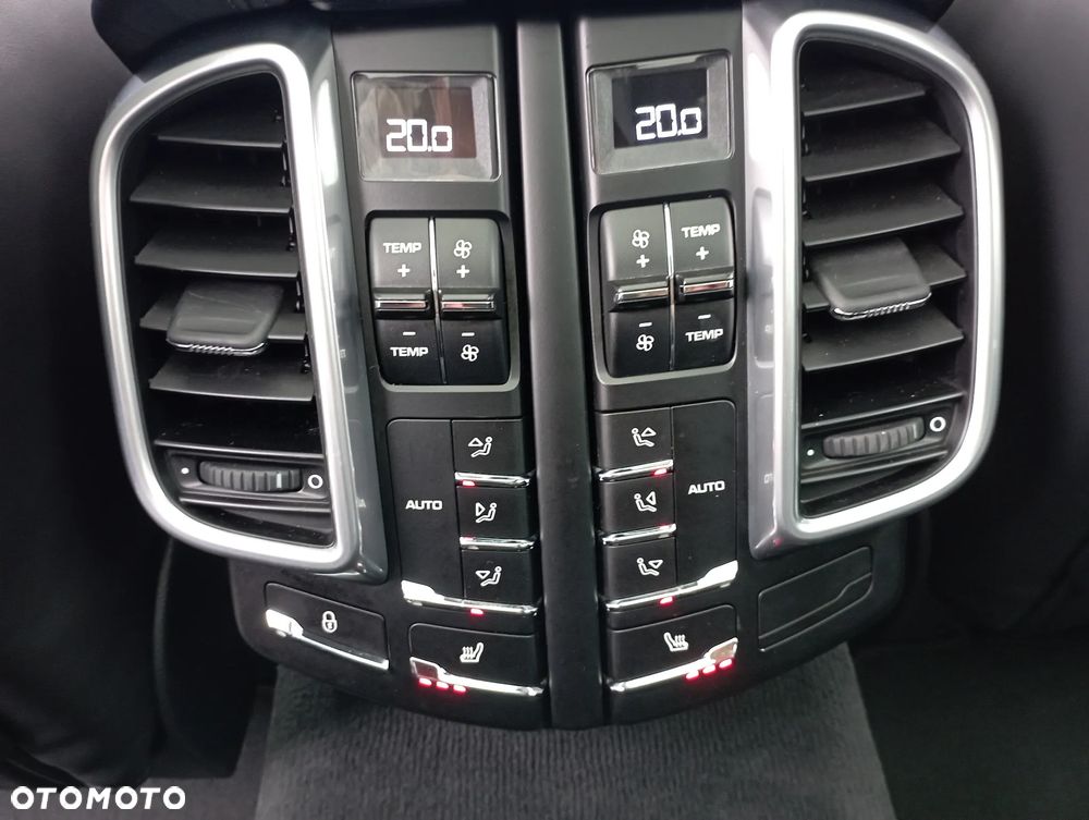 Porsche Cayenne Turbo - 25