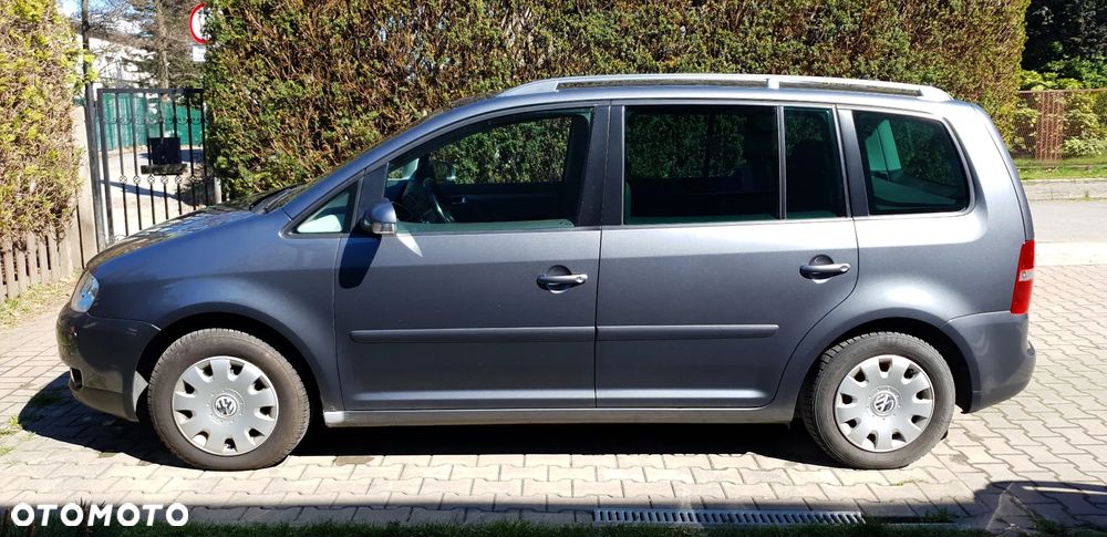 Volkswagen Touran 2.0 TDI Highline DSG - 2