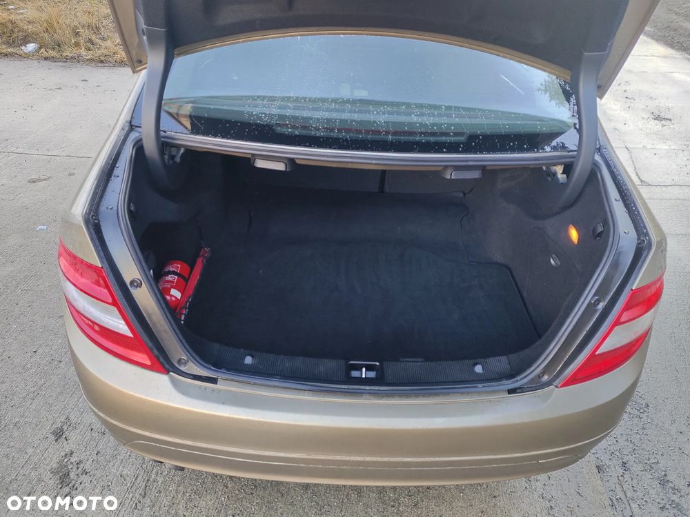 Mercedes-Benz Klasa C 200 CDI DPF Classic - 18