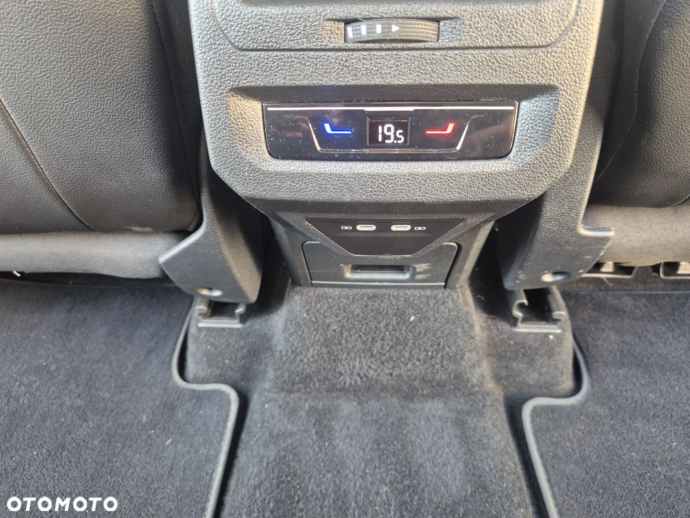 Volkswagen Touran 2.0 TDI SCR DSG ACTIVE - 19