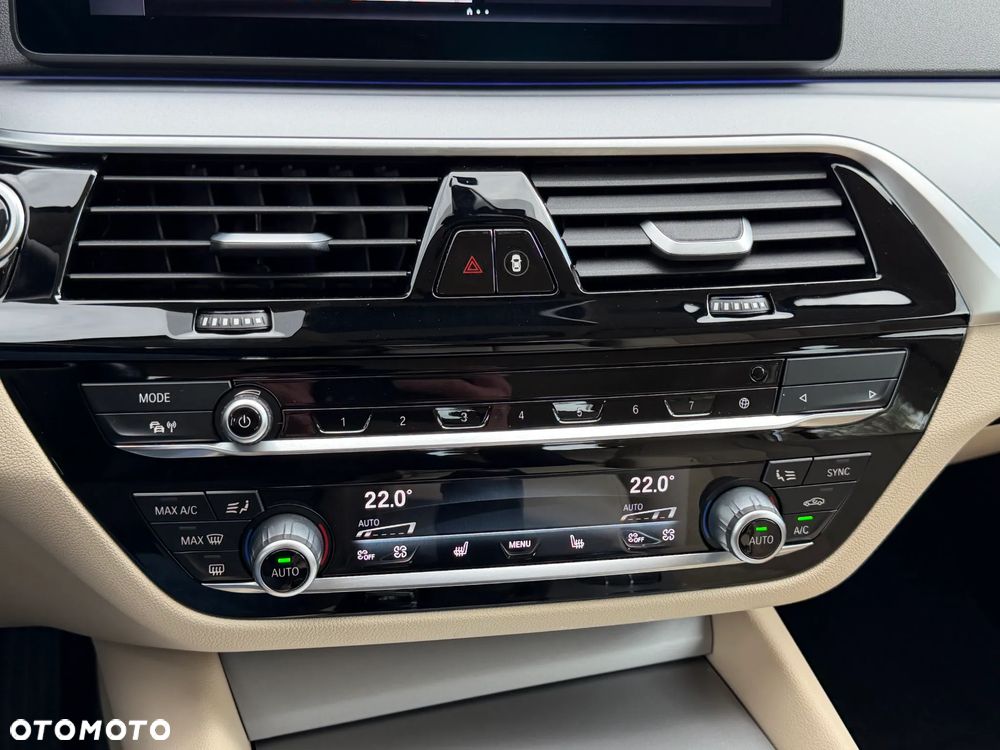 BMW Seria 5 520d mHEV - 16