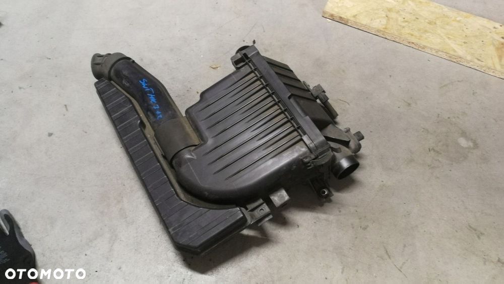 Obudowa filtra powietrza 1.2 Suzuki Swift MK7 10- - 2