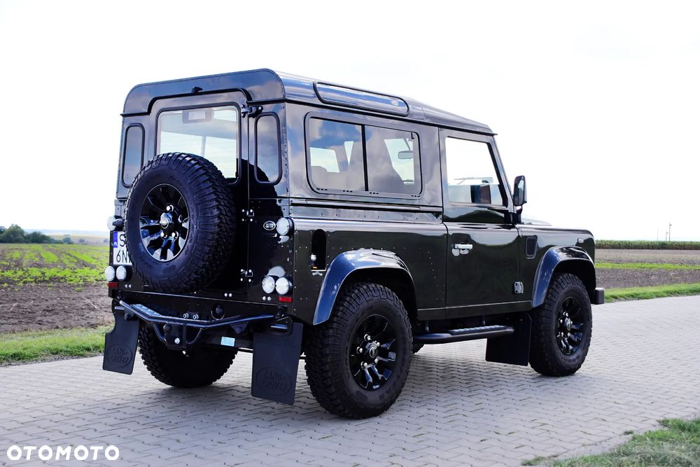 Land Rover Defender - 3