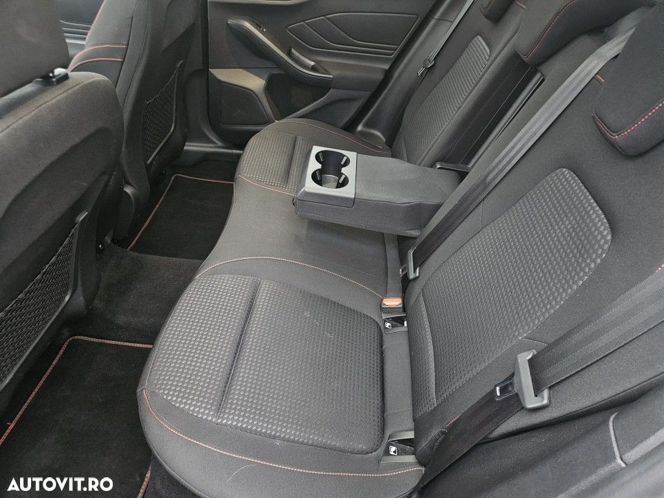 Ford Focus - 10