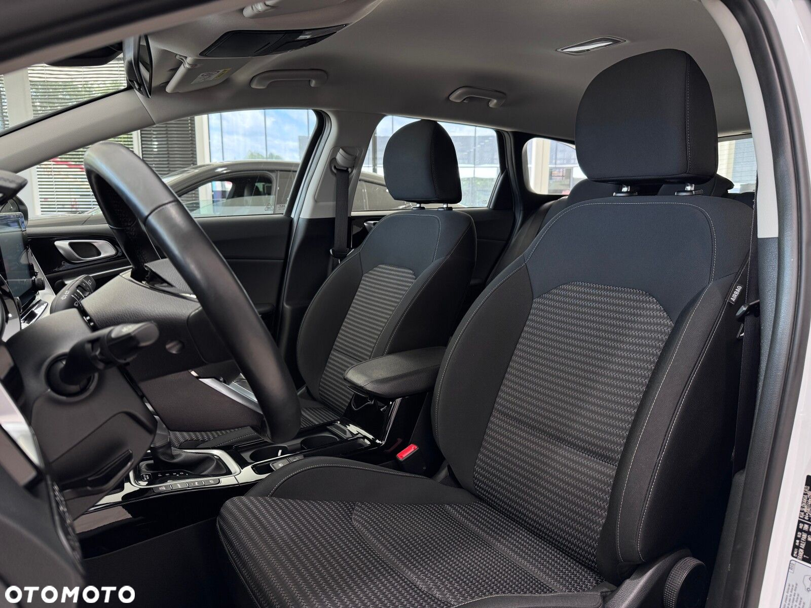 Kia Ceed - 10