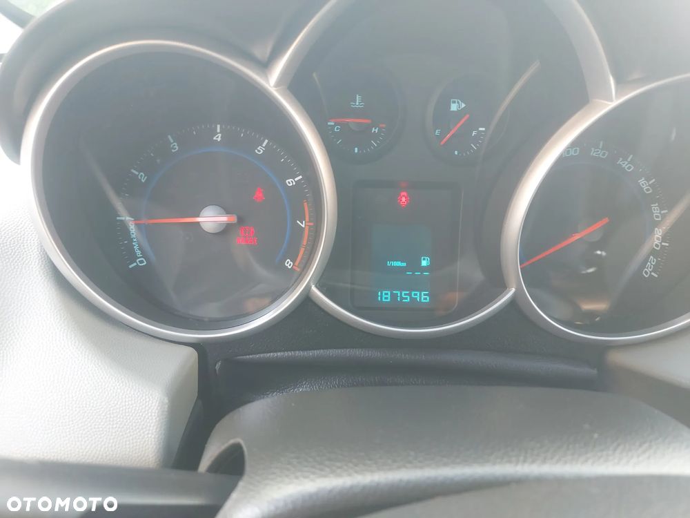 Chevrolet Cruze 1.6 LS - 10