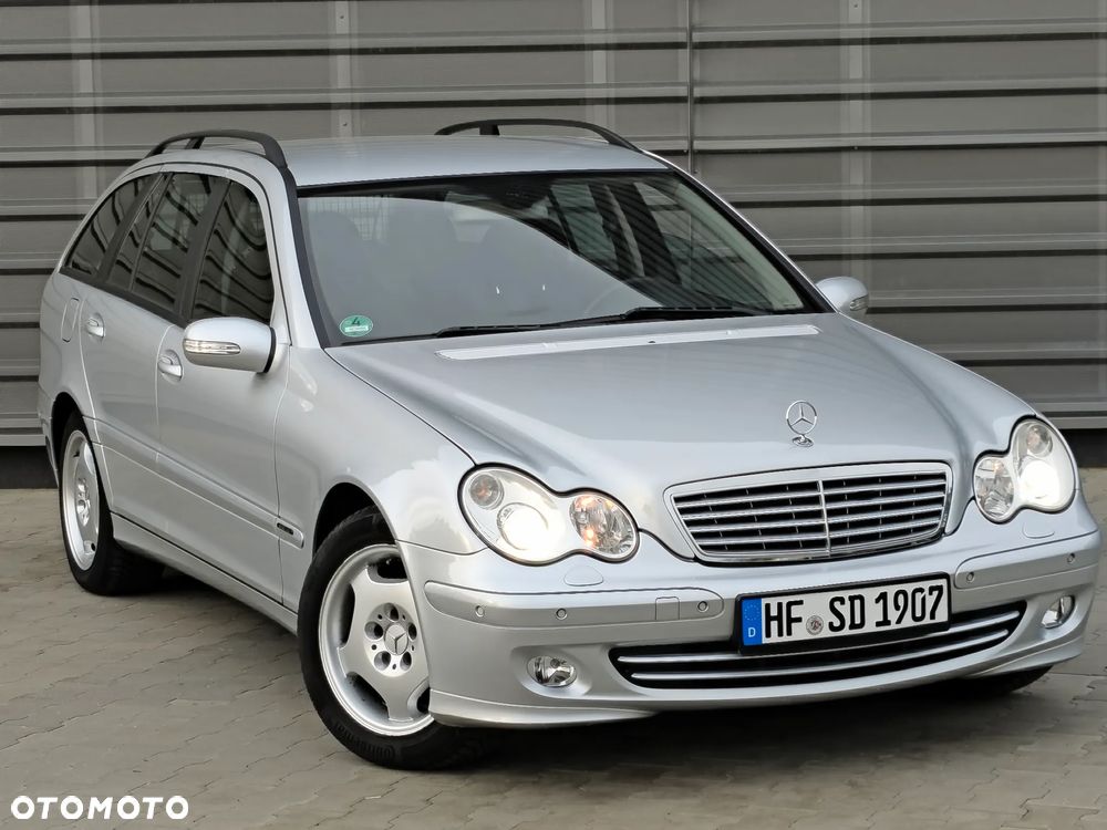 Mercedes-Benz Klasa C 180 Kompressor Automatik Avantgarde Sport Edition - 4
