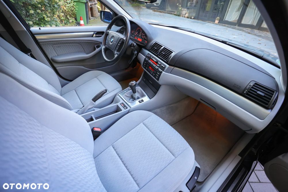 BMW Seria 3 323i - 24