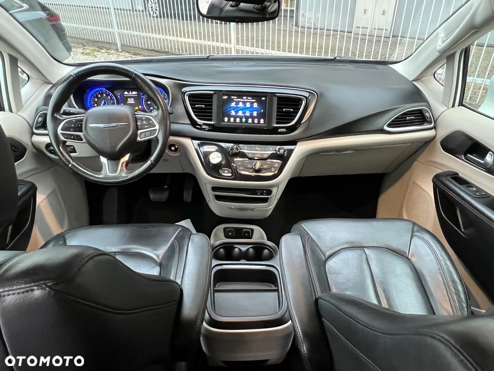 Chrysler Pacifica - 28