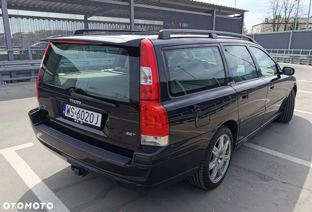 Volvo V70 2.5 T Momentum - 4