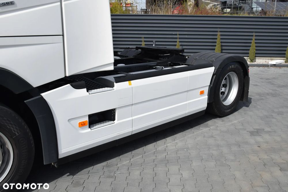 Volvo FH500 / EURO 6 / KLIMATYZACJA POSTOJOWA / ACC / LEDY / 2 ZBIORNIKI / FULL SPILERY / SERWISOWANY / SPROWADZONY - 15
