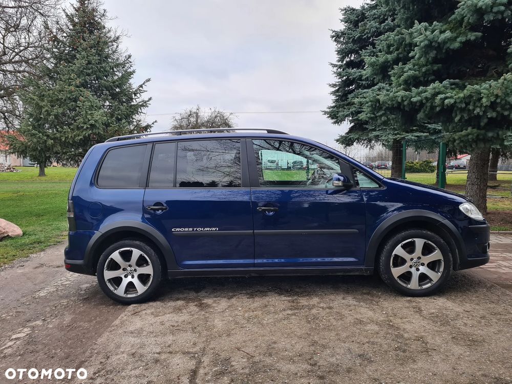 Volkswagen Touran - 17