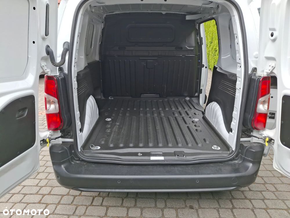 Opel Combo 2025 r 1.2 Pure Tech 110 KM Salon PL - 31