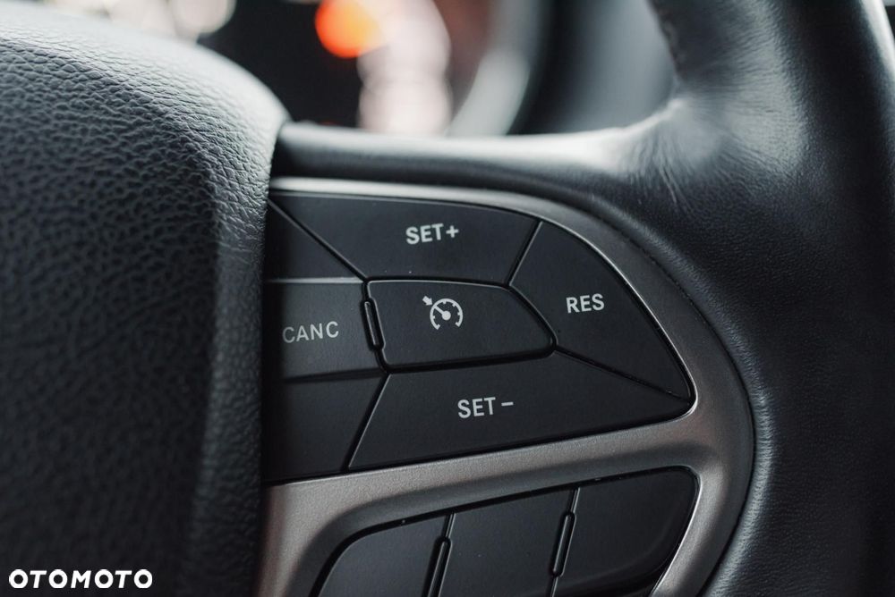 Jeep Grand Cherokee - 25