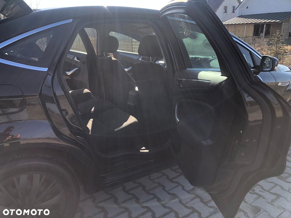 Ford Mondeo 1.6 T Ghia - 23