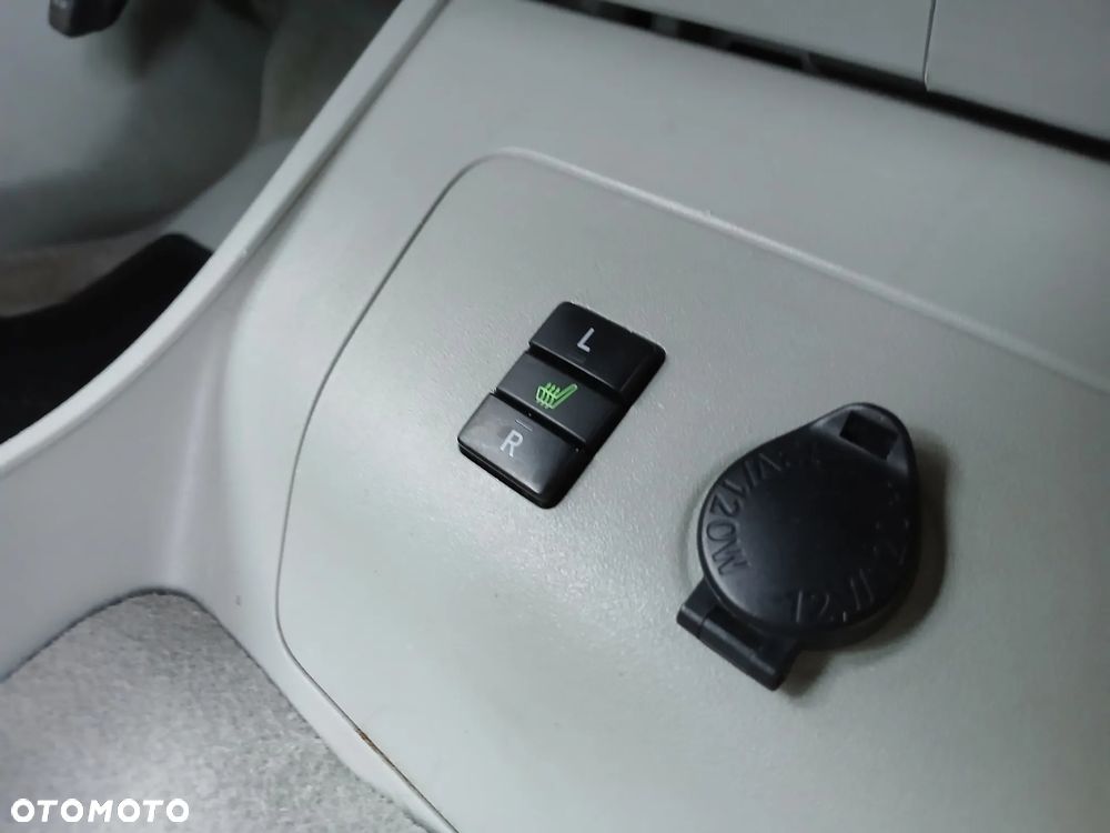 Toyota Prius (Hybrid) Executive - 21