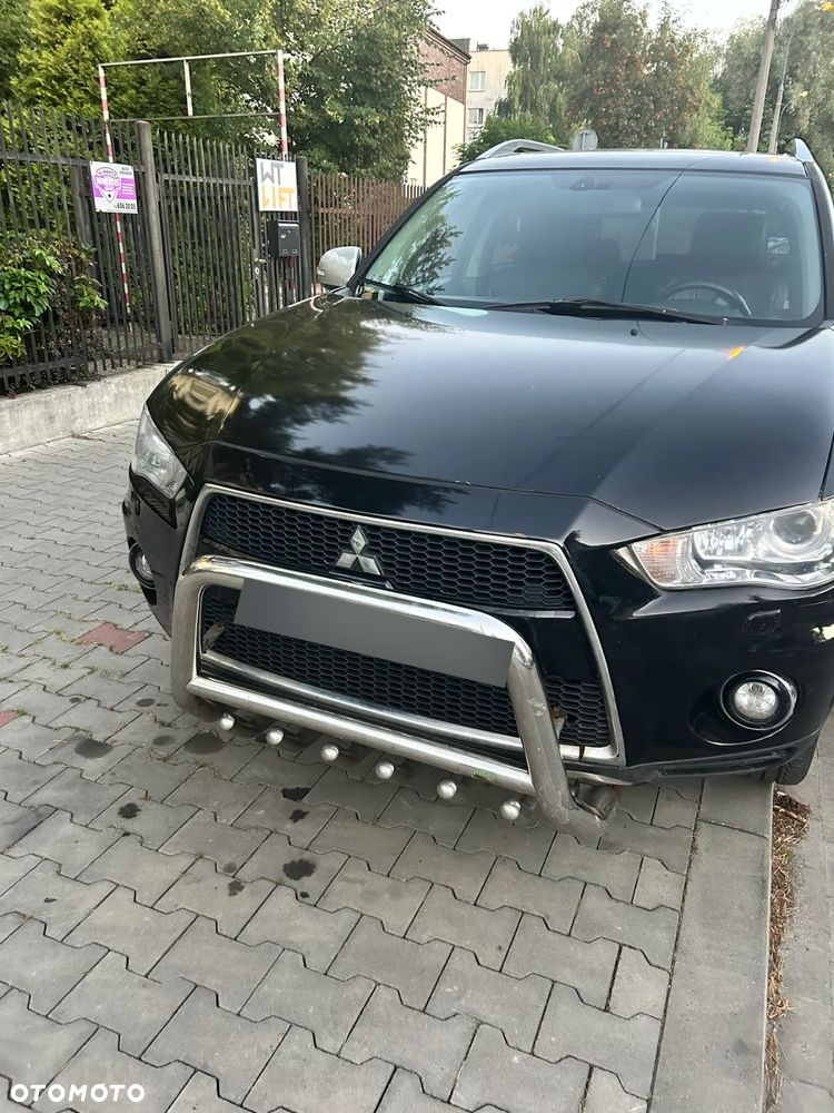 Mitsubishi Outlander - 2