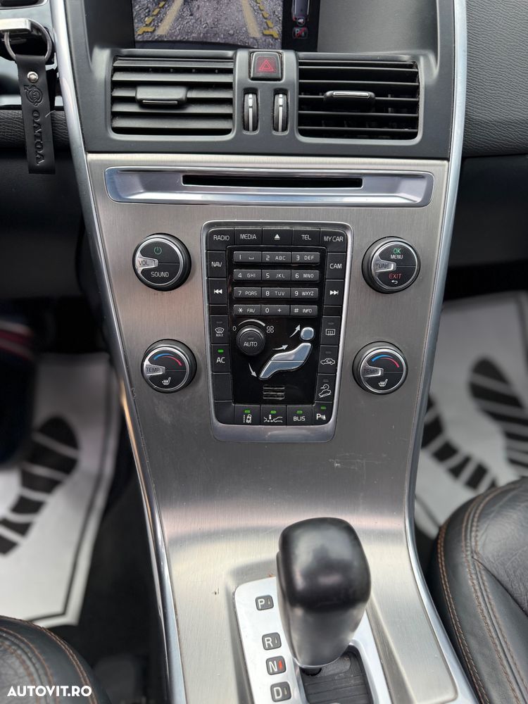 Volvo XC 60 D5 AWD Summum - 11