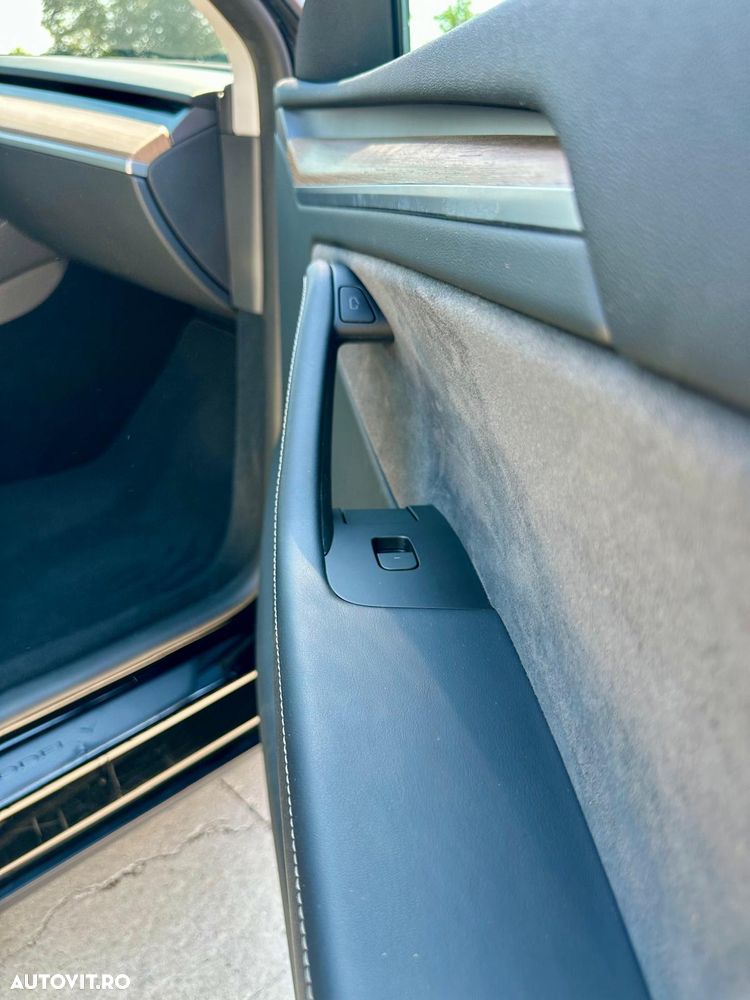 Tesla Model Y - 19