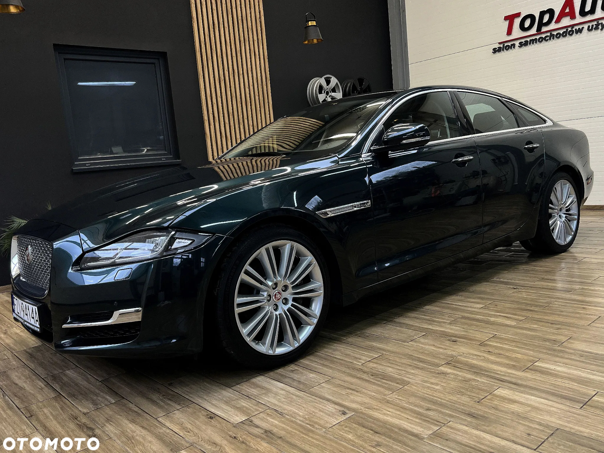 Jaguar XJ 3.0 D V6 Premium Luxury - 13