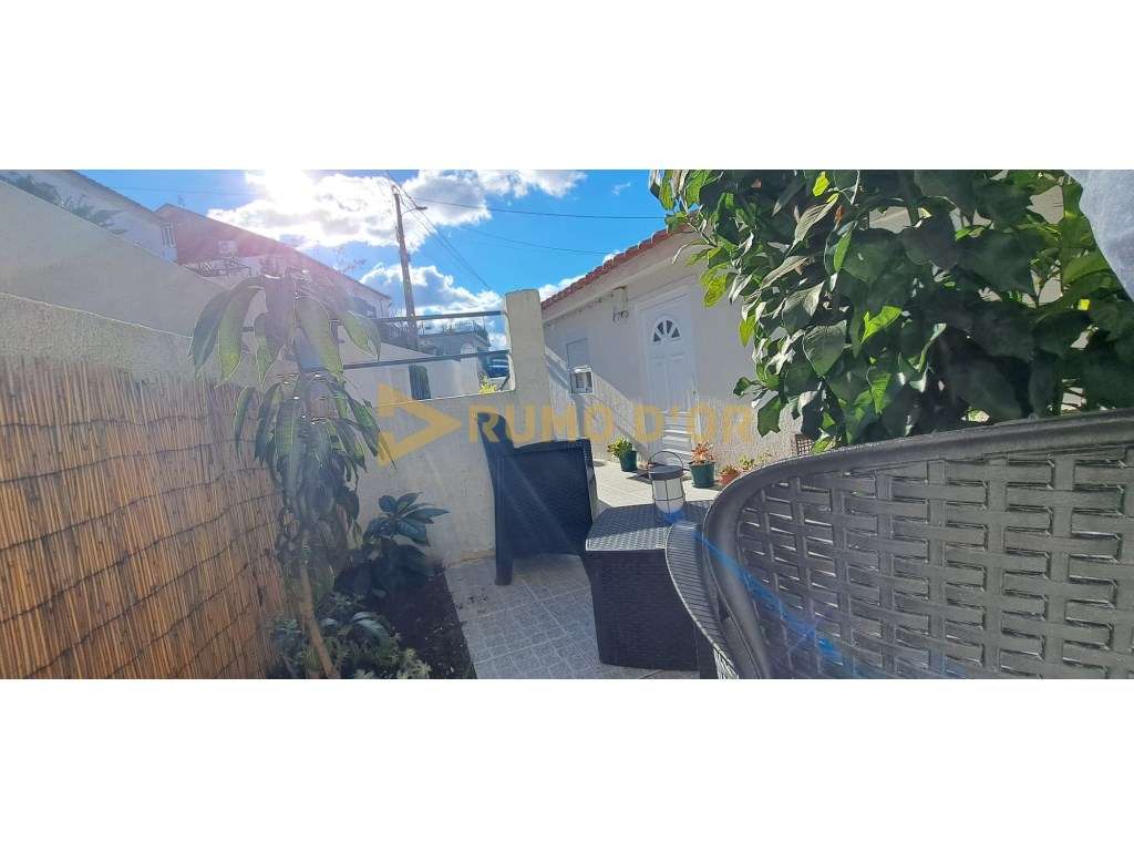 Moradia Exclusiva com Piscina Interior e Terraço - Conforto e Charm... - Grande imagem: 4/25