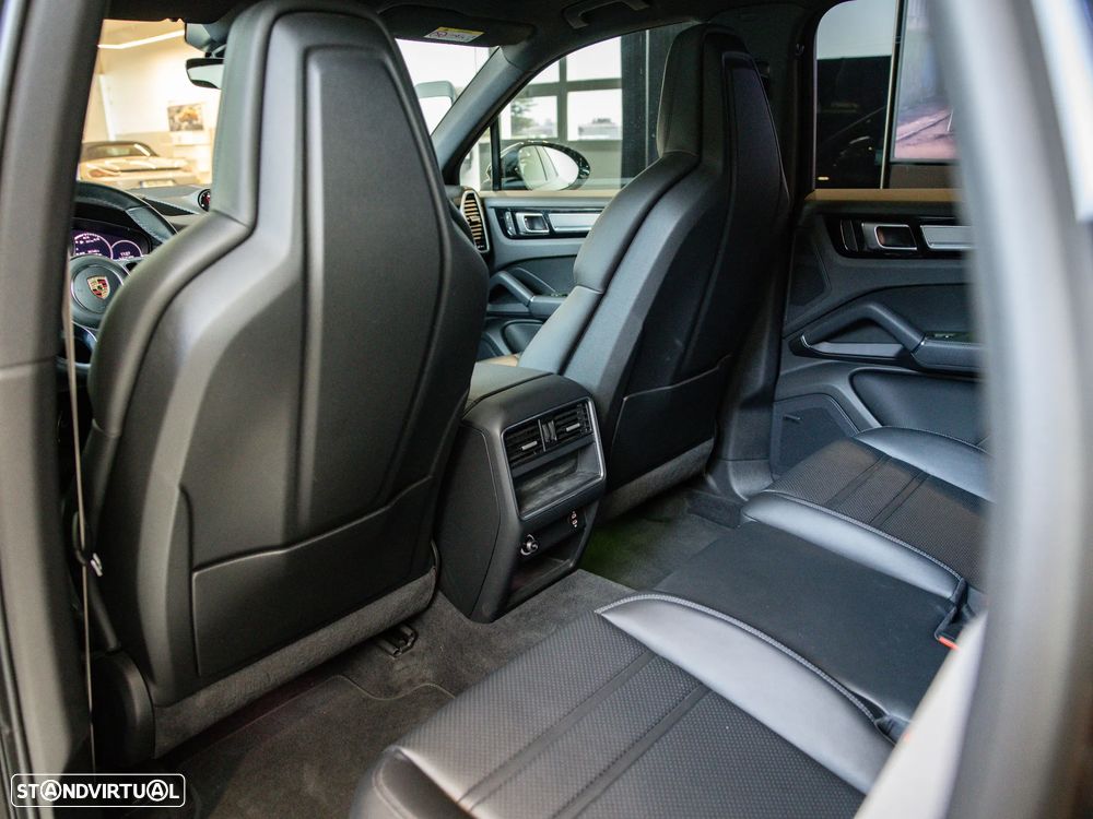 Porsche Cayenne E-Hybrid Platinum Edition - 35