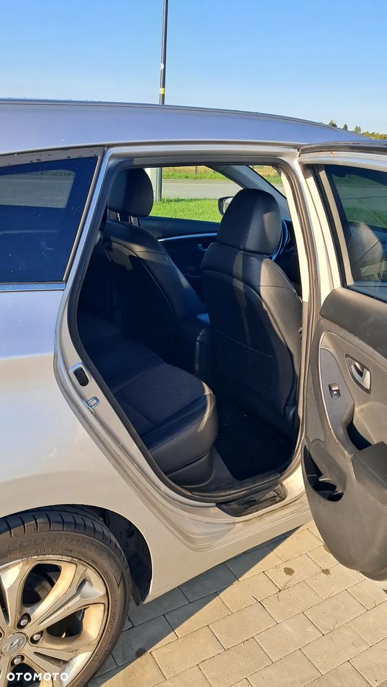 Hyundai i30 1.6 CRDI Fifa World Cup Edition - 9