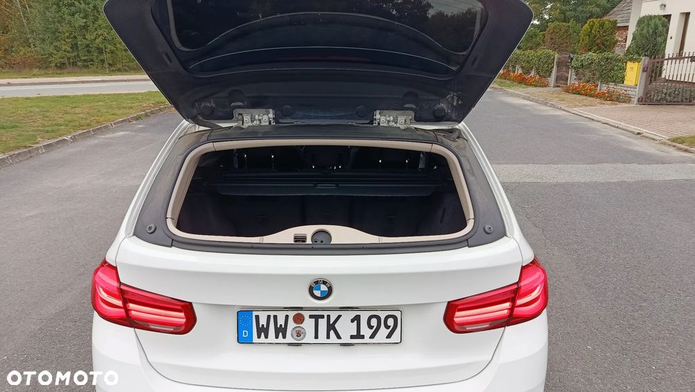 BMW Seria 3 320d Sport - 17