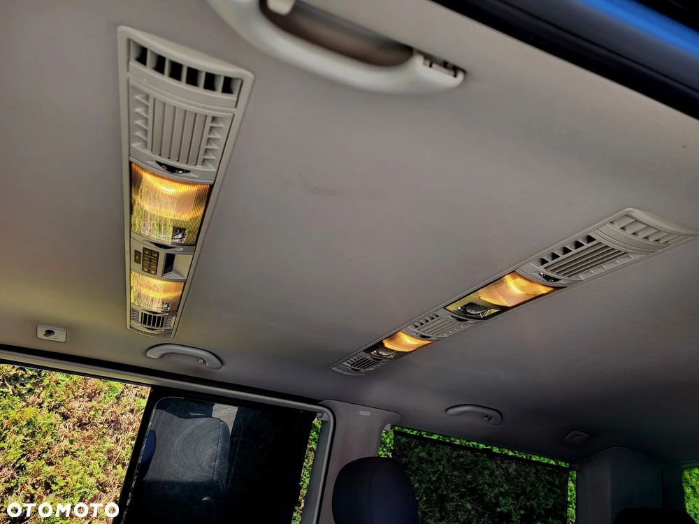 Volkswagen Multivan - 24