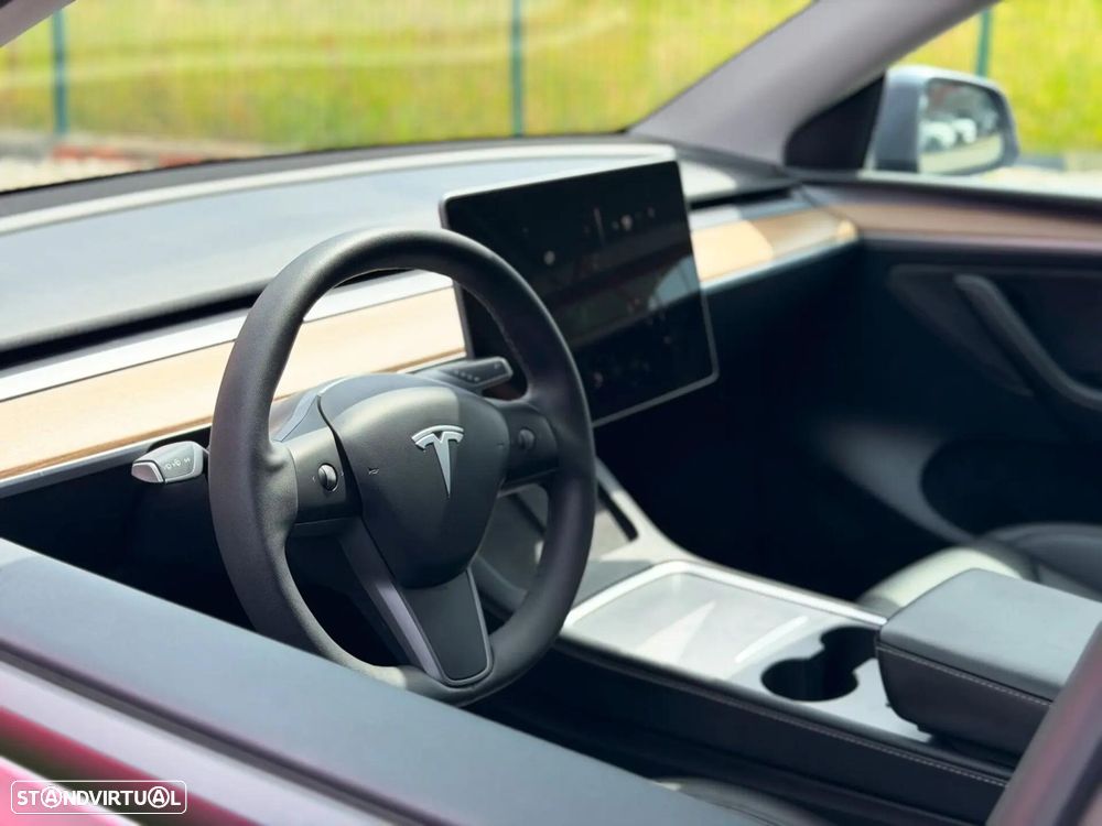 Tesla Model Y Standard RWD - 3