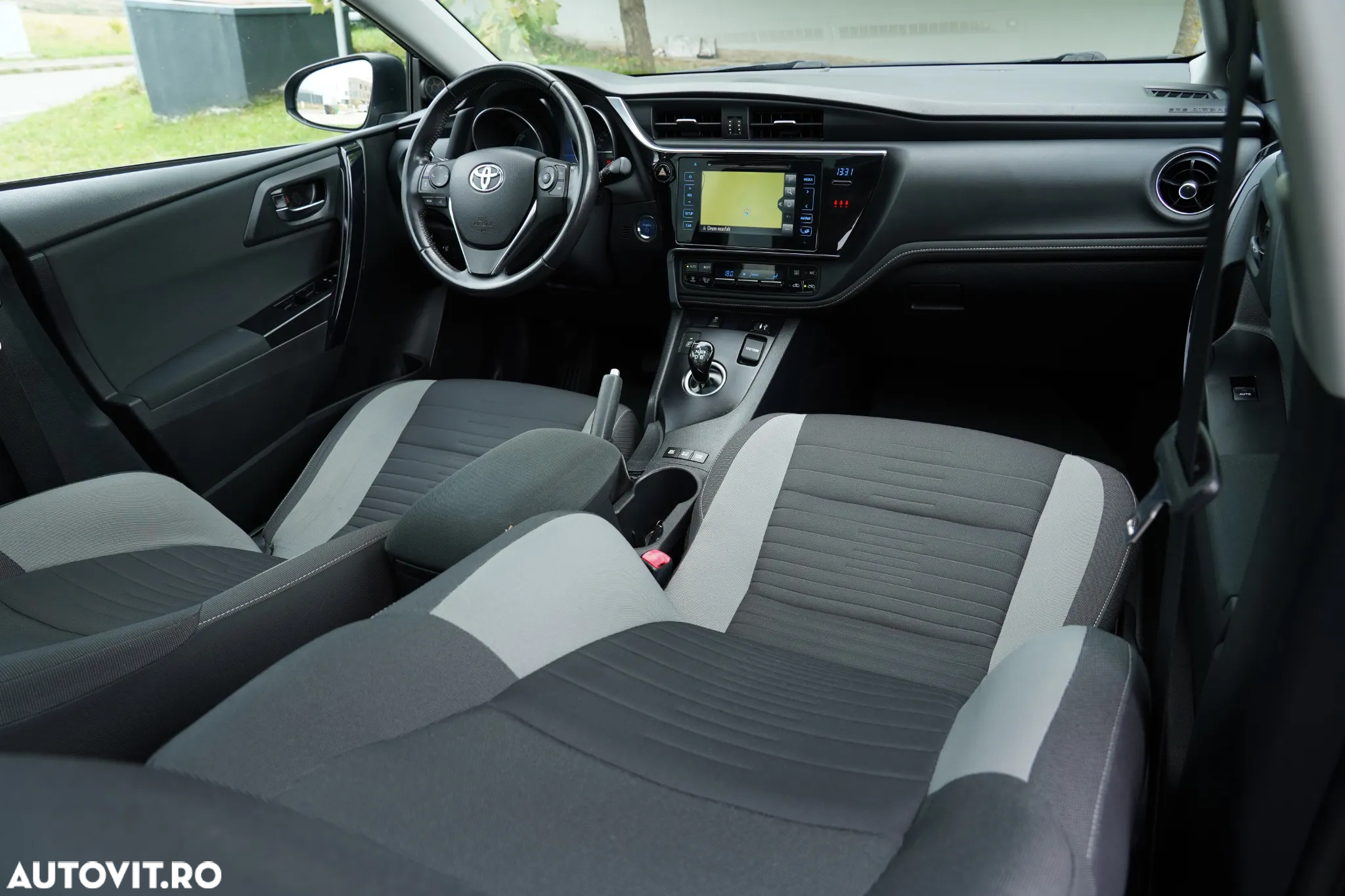 Toyota Auris 1.8 L VVT-i Hybrid Sol + - 14