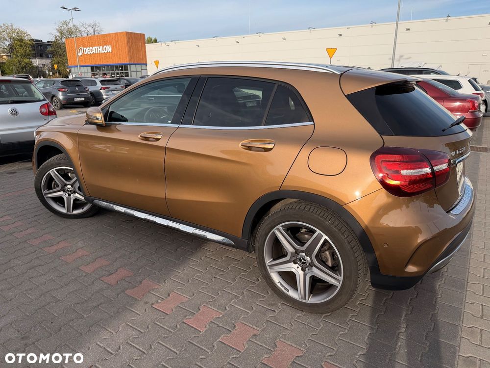 Mercedes-Benz GLA 220 4-Matic AMG Line - 16