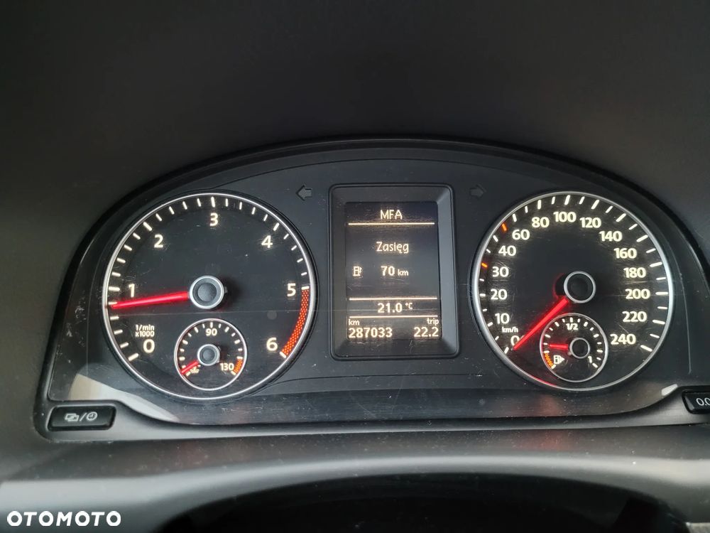 Volkswagen Touran 2.0 TDI DPF MATCH - 23