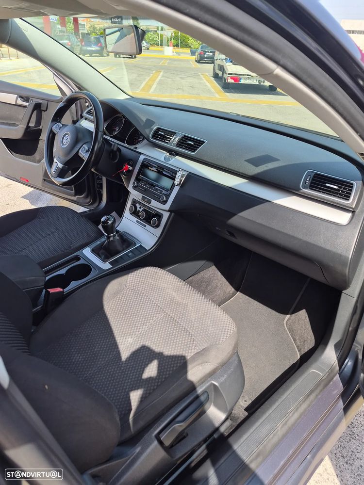 VW Passat Variant 1.6 TDI BlueMotion - 24