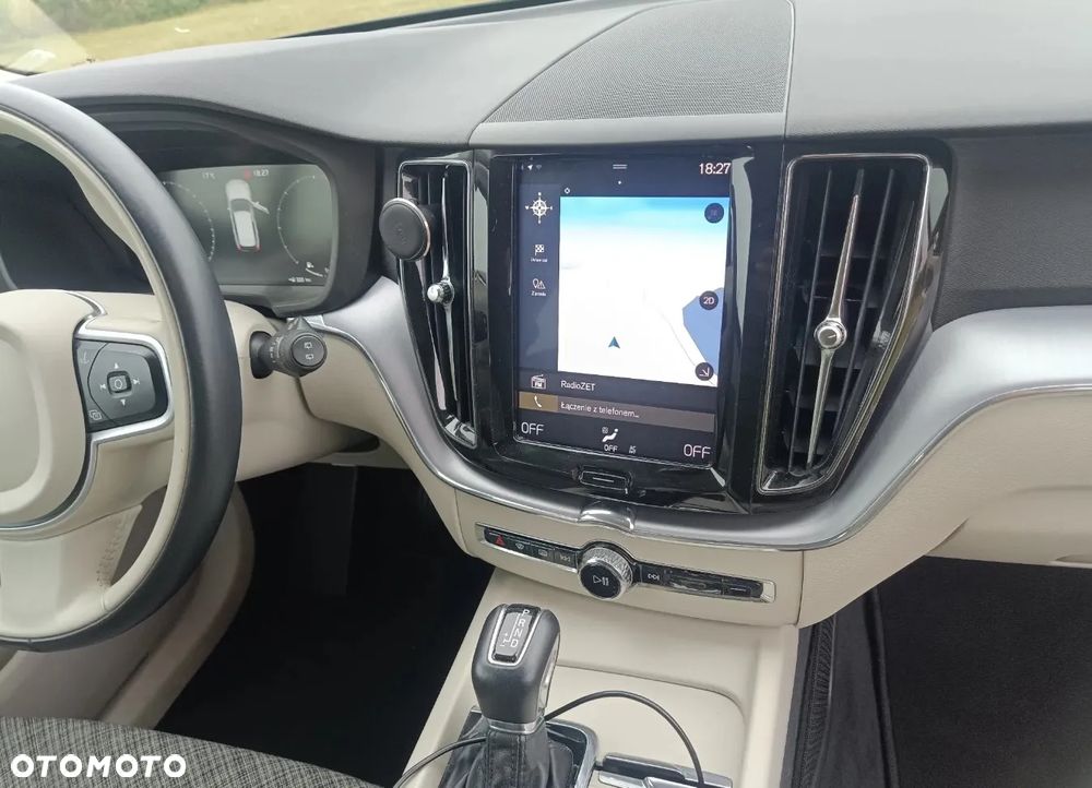 Volvo XC 60 D4 Momentum Pro - 23