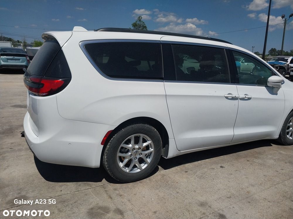 Chrysler Pacifica - 4