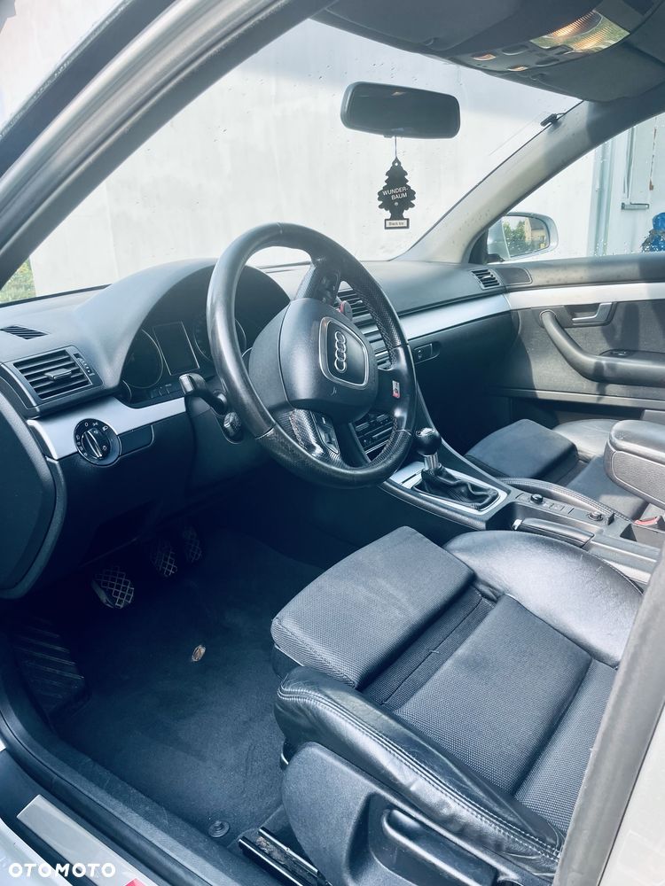 Audi A4 Limousine - 6