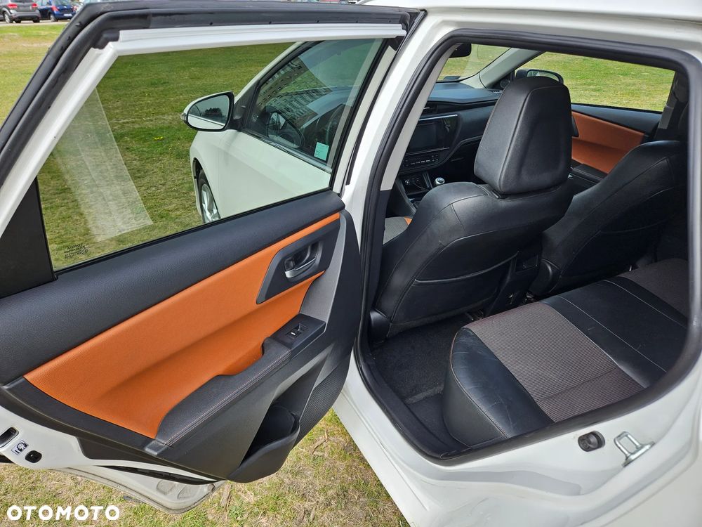 Toyota Auris 1.6 Prestige - 9