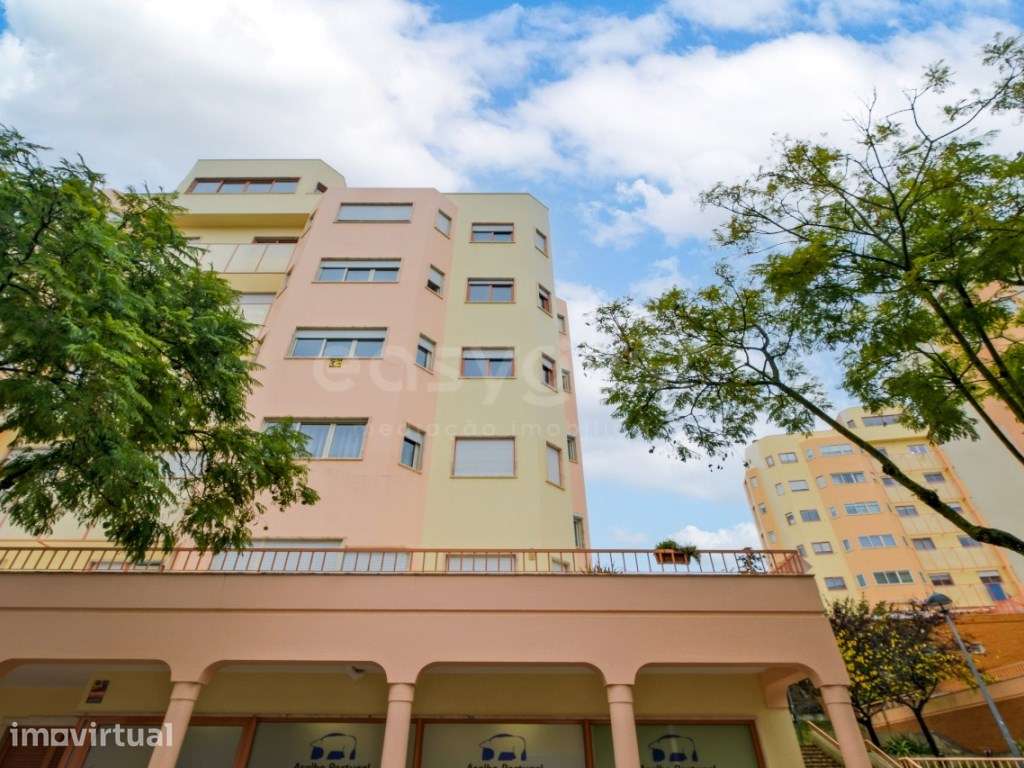 Apartamento T3 com Terraço que acompanha as 3 frentes da casa e box... - Grande imagem: 3/35