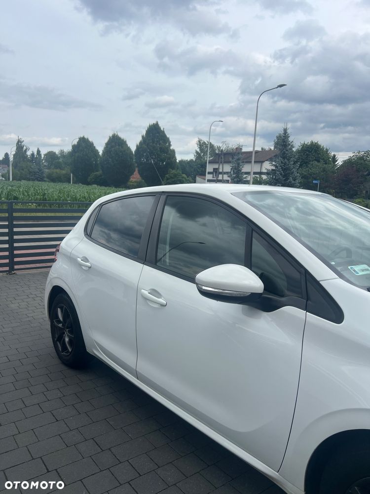 Peugeot 208 - 5