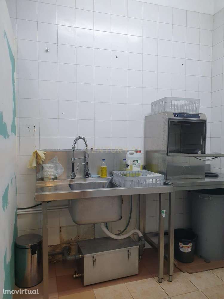 Trespasse no Centro Comercial Alvaláxia, Estádio de Alvalade | Lisboa - Grande imagem: 4/7