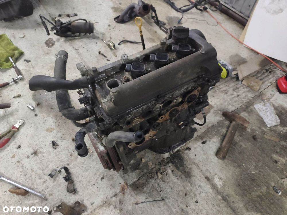 KL SILNIK SŁUPEK TOYOTA YARIS I 99- 1.3 16V 2NZ-FE 180 TYS - 1