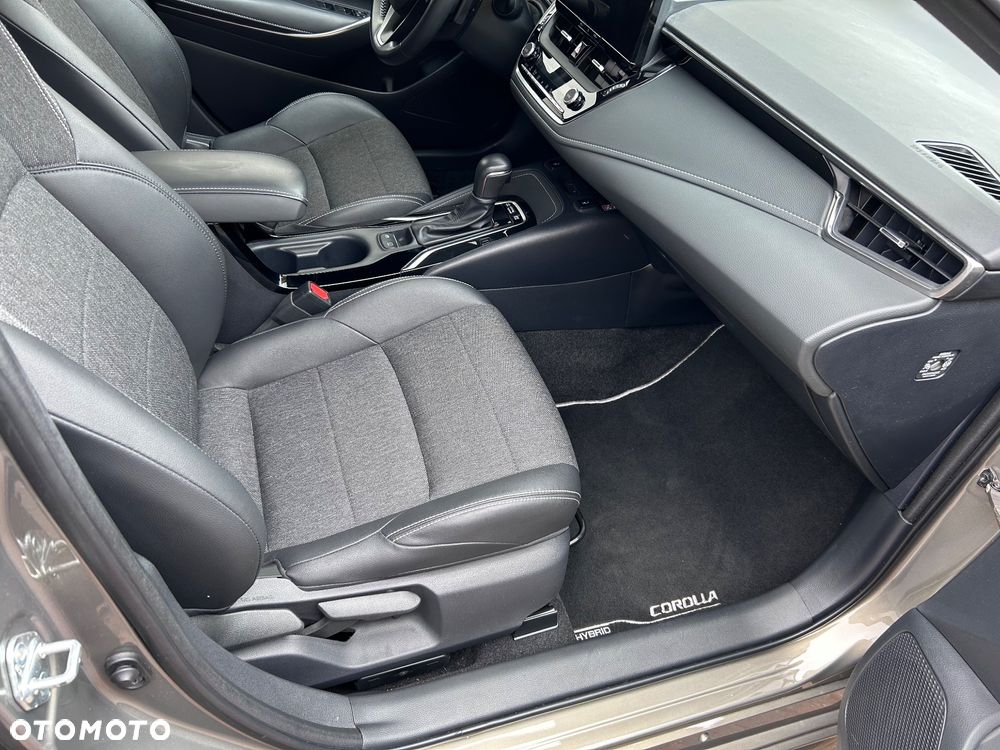 Toyota Corolla 2.0 Hybrid Style - 24