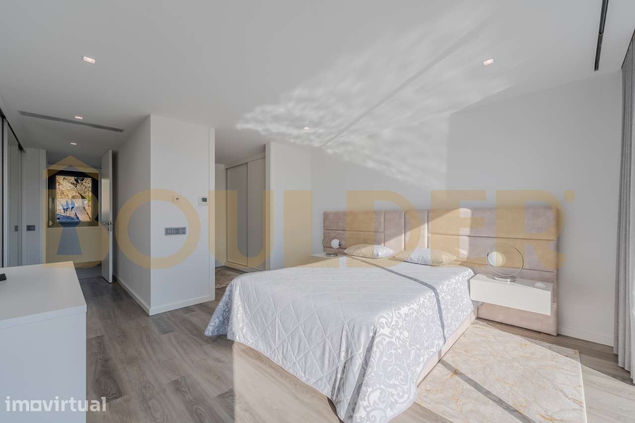 Moradia T3 de Luxo com Piscina Infinita - Grande imagem: 2/60