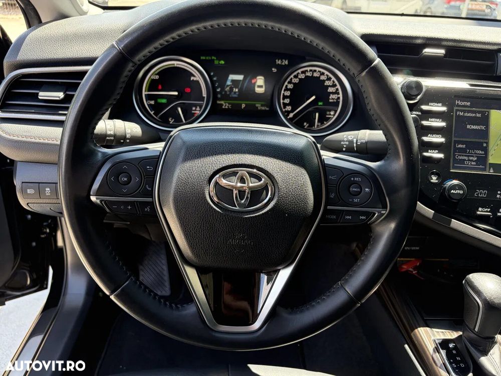 Toyota Camry - 18