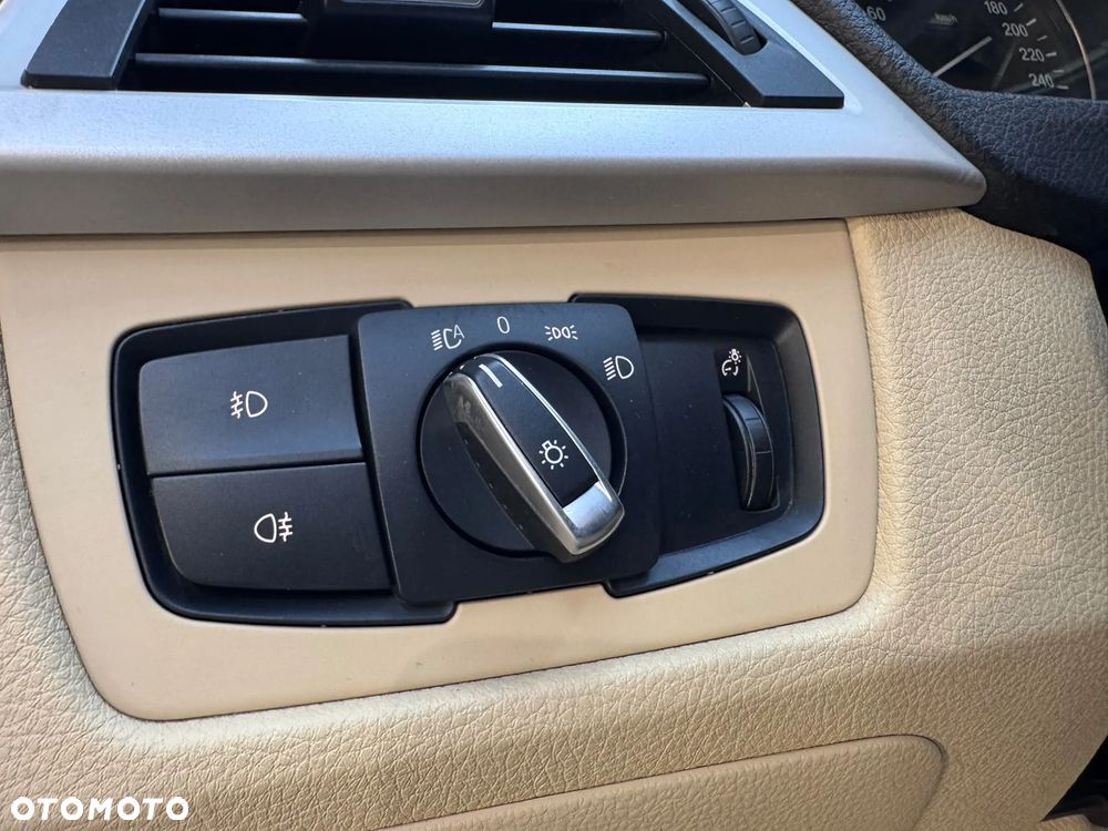 BMW Seria 3 320d xDrive - 25
