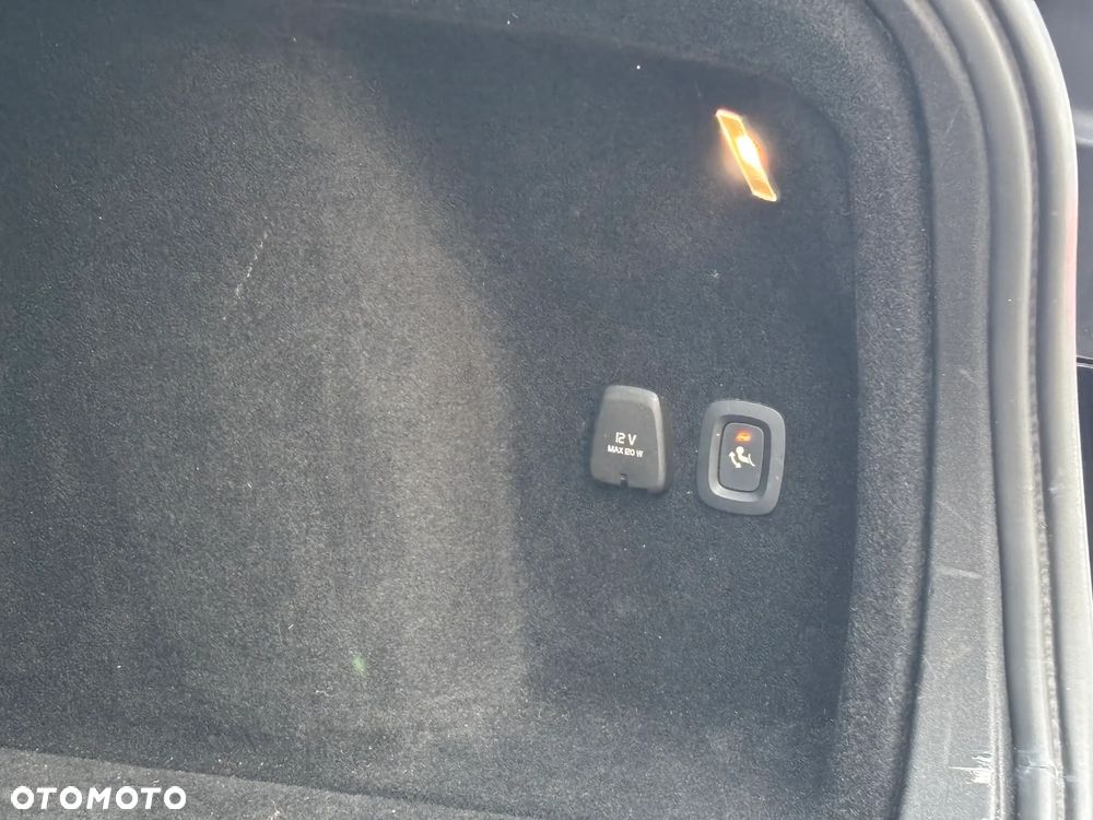 Volvo V60 T8 AWD Recharge Geartronic RDesign - 18